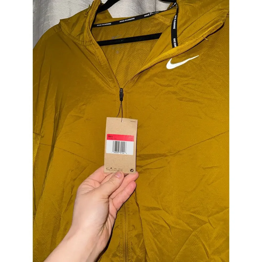 Nike Repel Windrunner Men's Running Jacket  Yellow size large - NEW